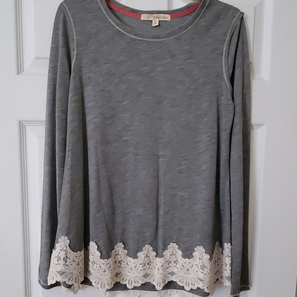Rewind grey shirt with lace